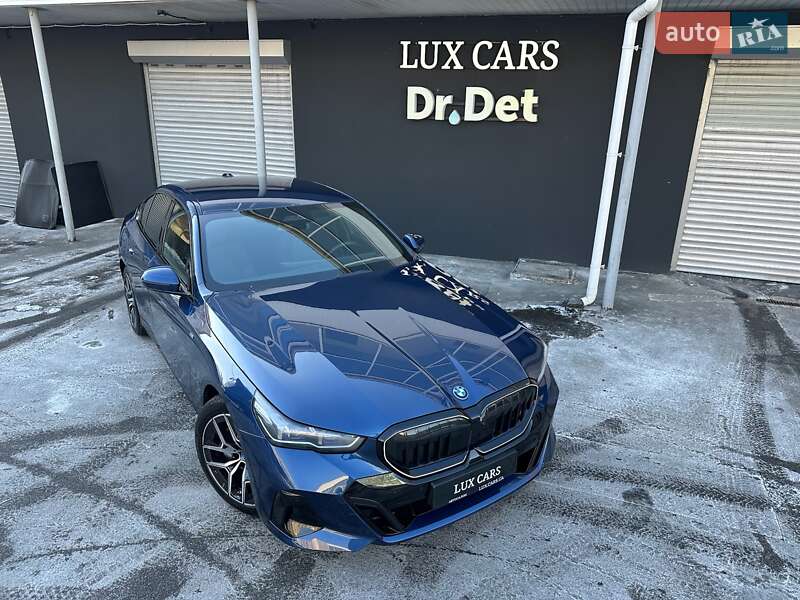 Седан BMW i5 2024 в Києві