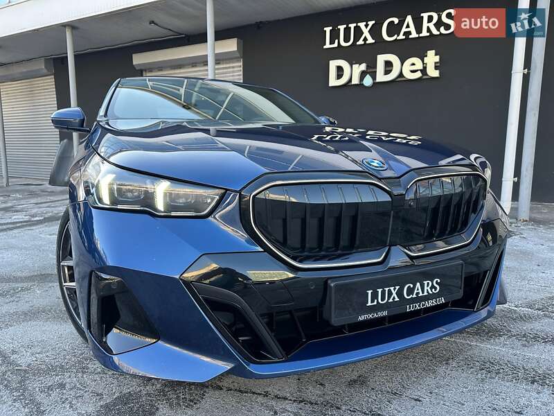 Седан BMW i5 2024 в Києві