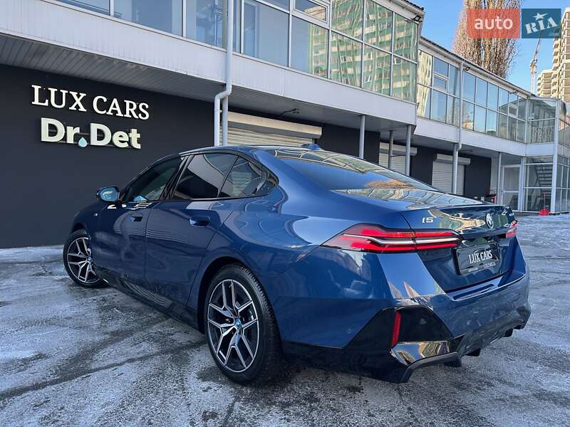 Седан BMW i5 2024 в Києві