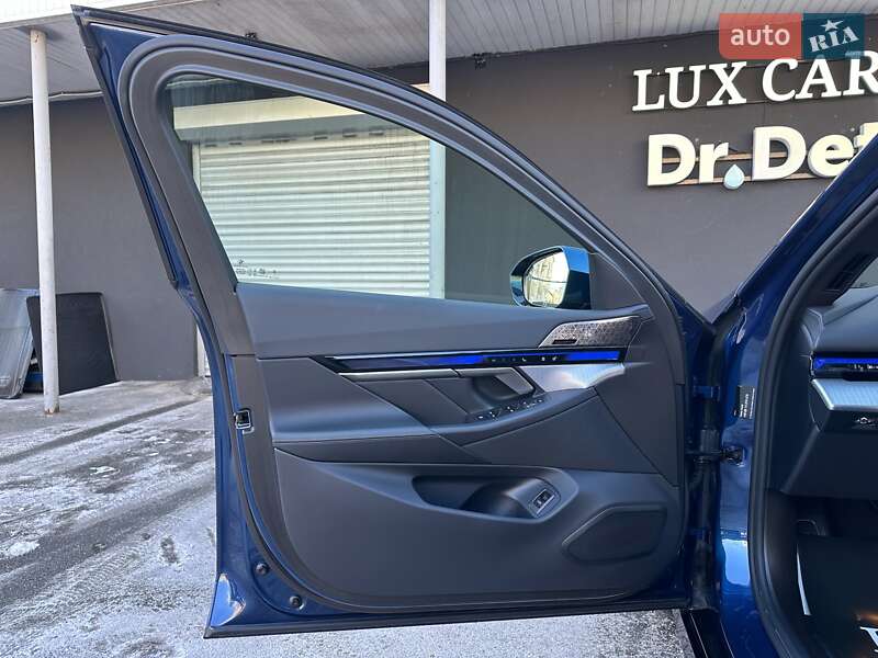 Седан BMW i5 2024 в Києві