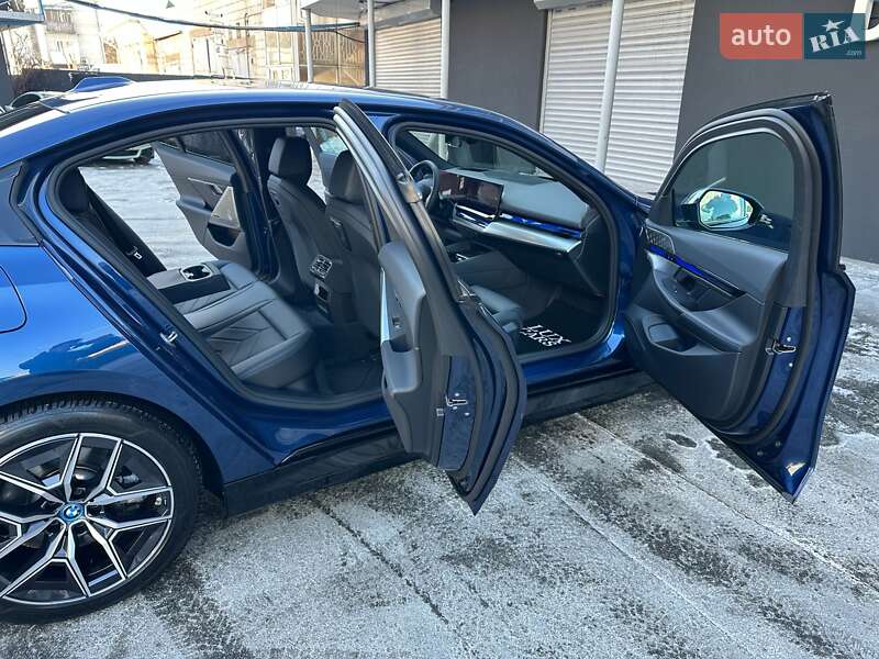 Седан BMW i5 2024 в Києві