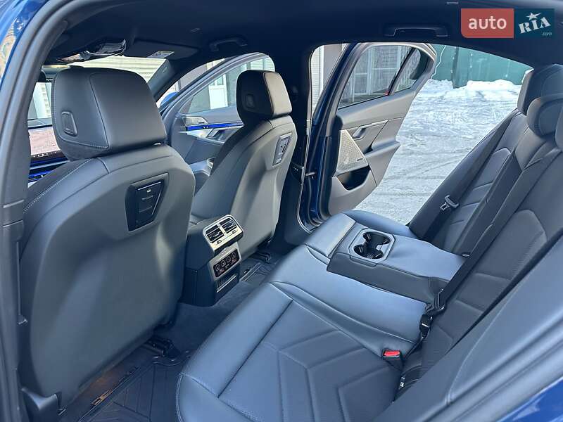 Седан BMW i5 2024 в Києві