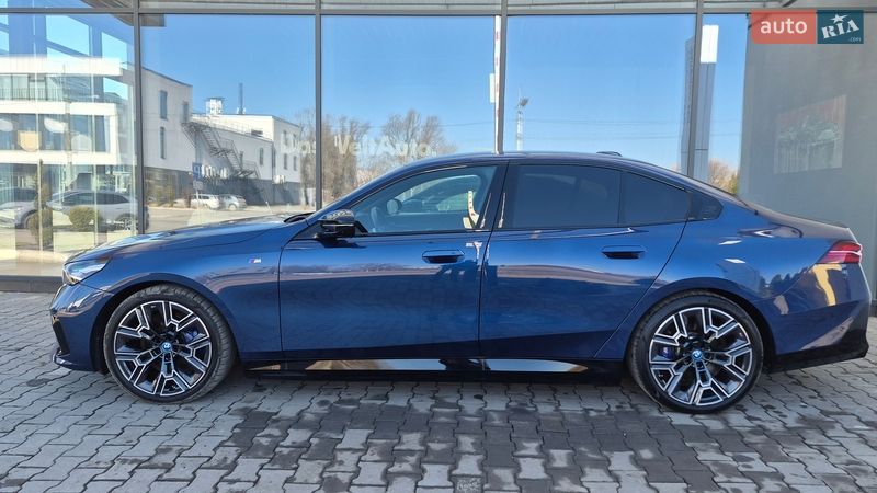 Седан BMW i5 2023 в Хмельницком