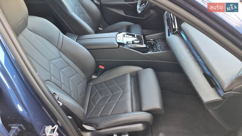 Седан BMW i5 2023 в Хмельницком