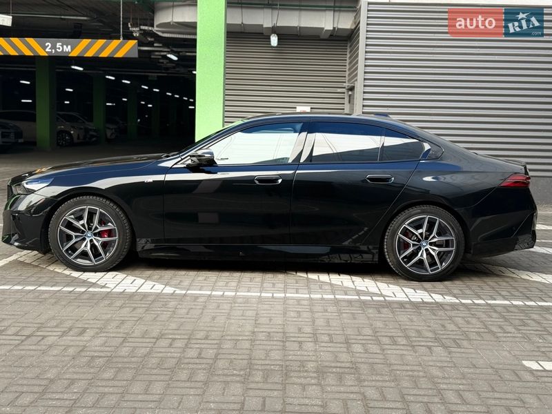 Седан BMW i5 2023 в Киеве