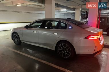Седан BMW i5 2024 в Києві