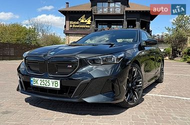 Седан BMW i5 2023 в Ровно