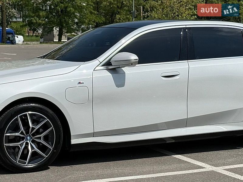 Седан BMW i5 2024 в Киеве