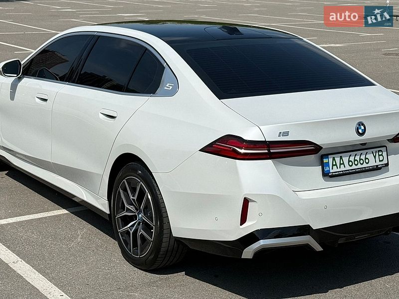 Седан BMW i5 2024 в Киеве