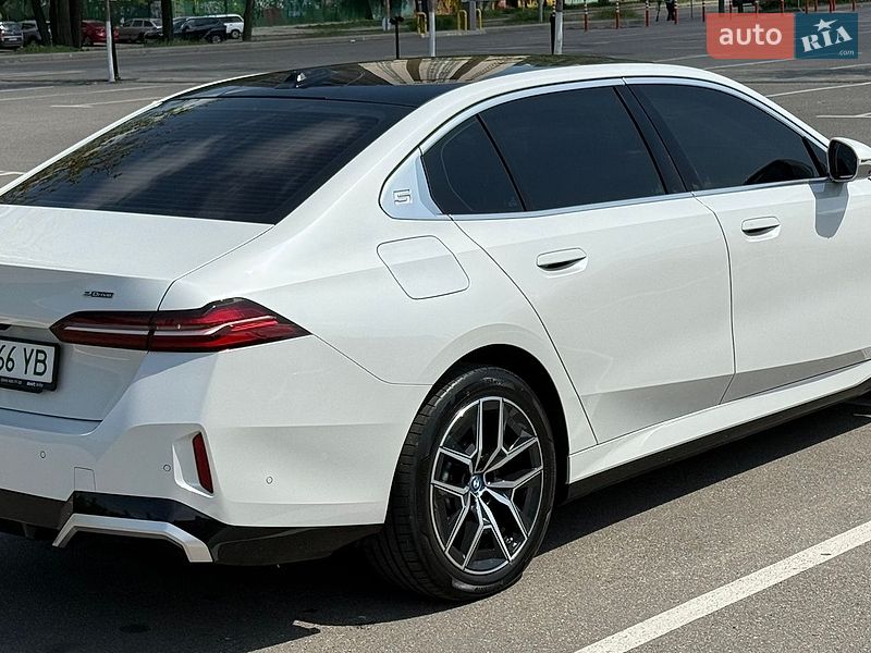Седан BMW i5 2024 в Киеве