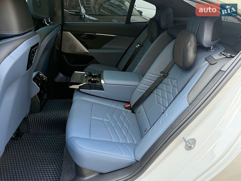 Седан BMW i5 2024 в Киеве