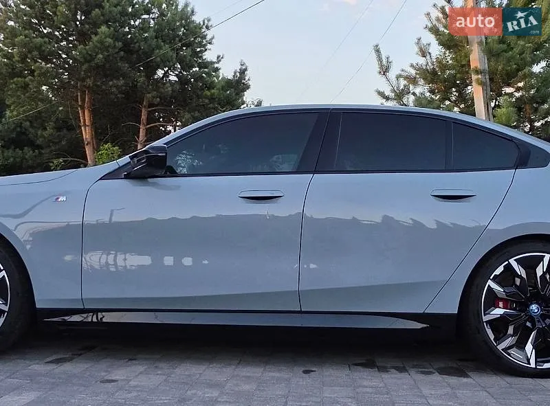 BMW i5