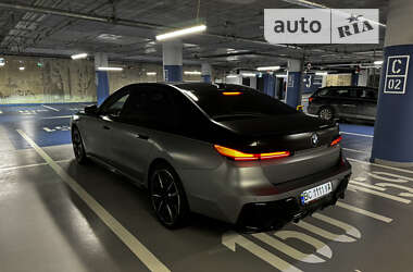 Седан BMW i7 2022 в Киеве