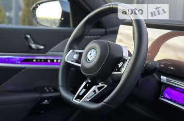 Седан BMW i7 2022 в Києві