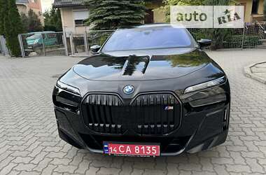 Седан BMW i7 2023 в Львове