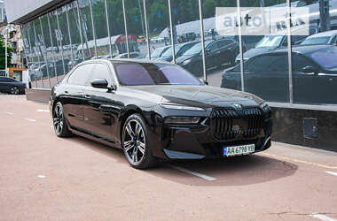 Седан BMW i7 2024 в Киеве