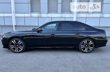 Седан BMW i7 2023 в Дніпрі