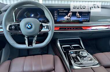 Седан BMW i7 2023 в Дніпрі