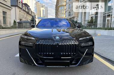 Седан BMW i7 2023 в Киеве