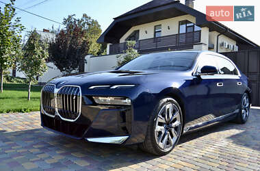 Седан BMW i7 2024 в 