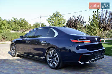 Седан BMW i7 2024 в 