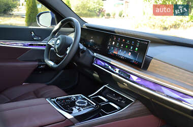 Седан BMW i7 2024 в 
