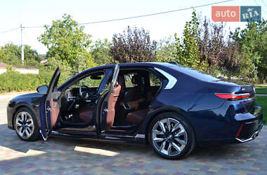 Седан BMW i7 2024 в 