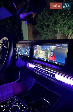 Седан BMW i7 2024 в 