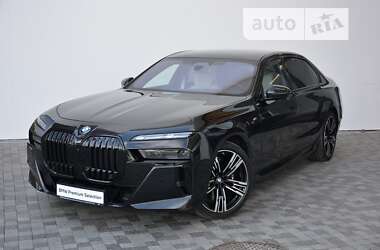 Седан BMW i7 2023 в Киеве