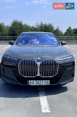 Седан BMW i7 2022 в Києві