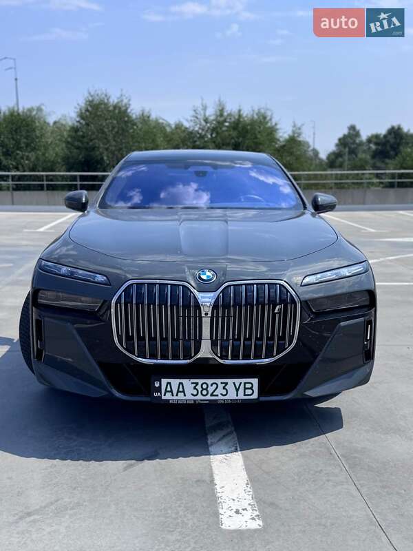 Седан BMW i7 2022 в Києві