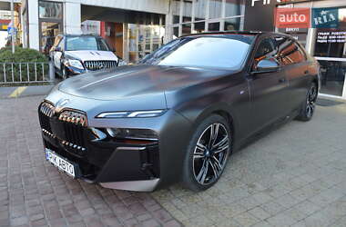 Седан BMW i7 2022 в 