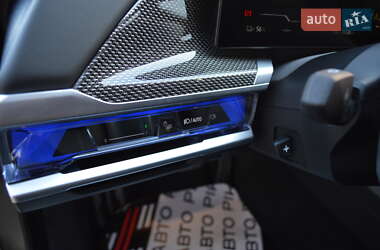 Седан BMW i7 2022 в 