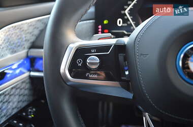 Седан BMW i7 2022 в 