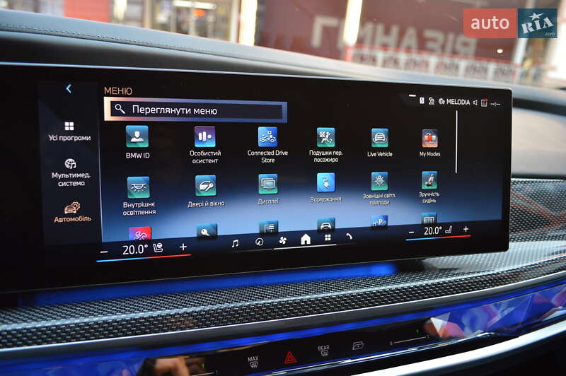 Седан BMW i7 2022 в Львове