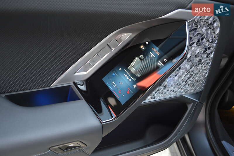 Седан BMW i7 2022 в Львове