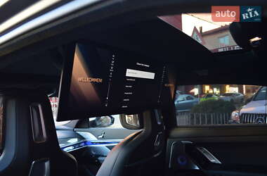 Седан BMW i7 2022 в 