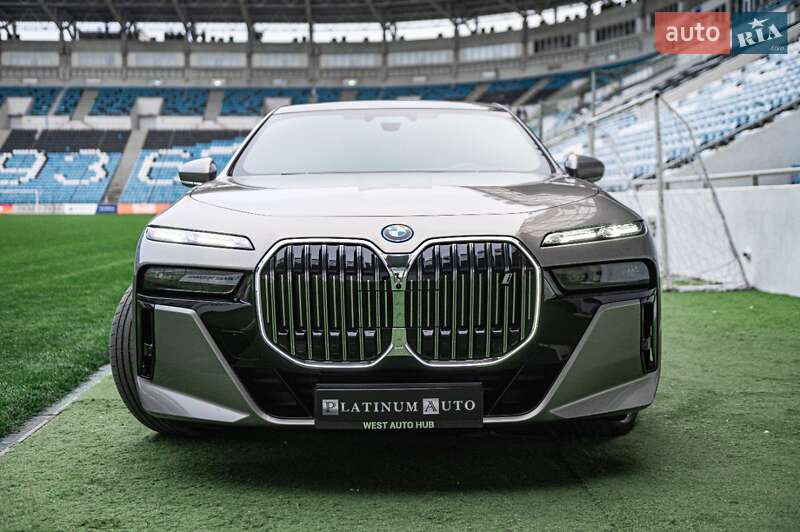 Седан BMW i7 2023 в Одессе