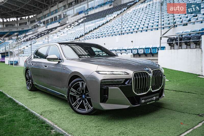 Седан BMW i7 2023 в Одессе