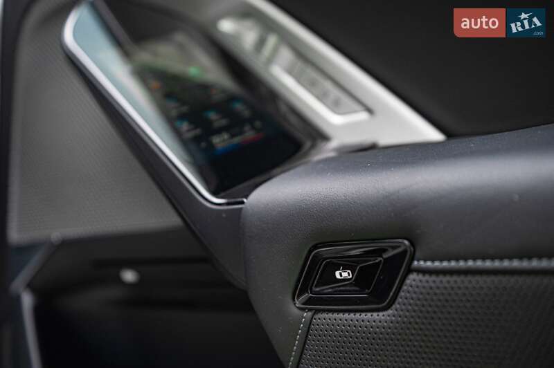 Седан BMW i7 2023 в Одессе