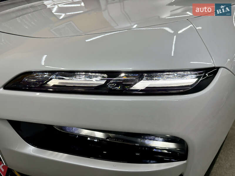 Седан BMW i7 2022 в Киеве
