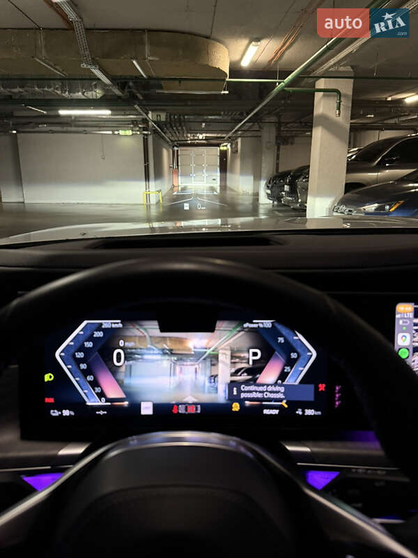 Седан BMW i7 2022 в Киеве