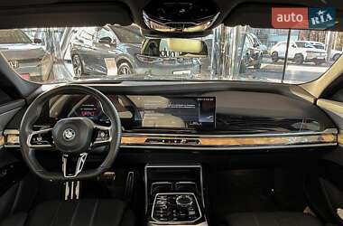 Седан BMW i7 2023 в Днепре