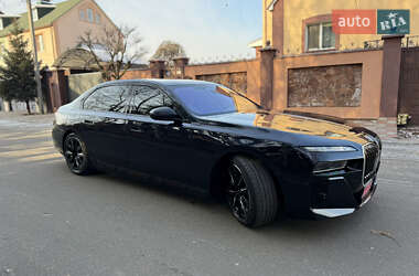 Седан BMW i7 2023 в 