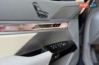 Седан BMW i7 2023 в 