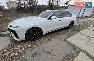 Седан BMW i7 2023 в Києві