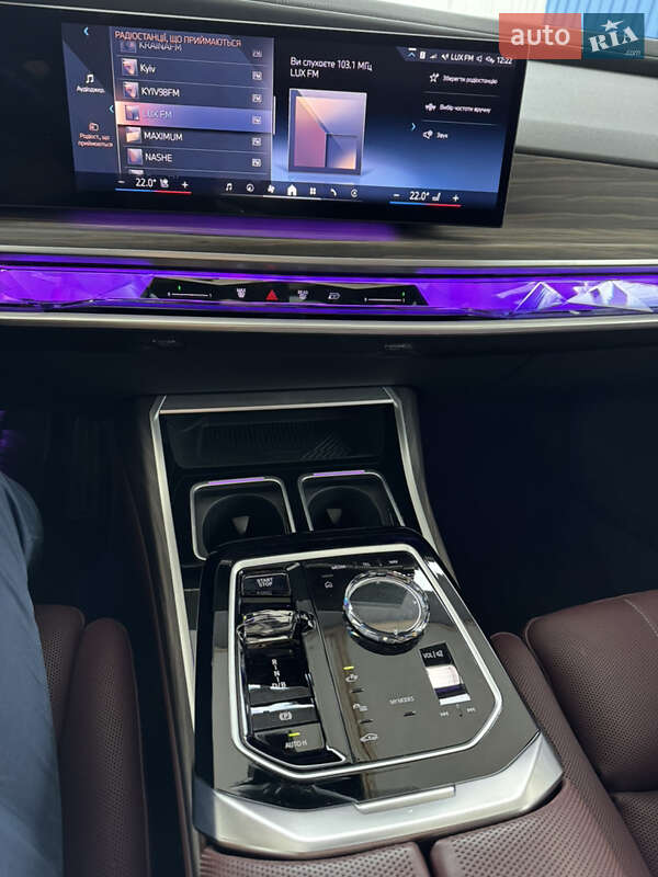 Седан BMW i7 2023 в Киеве