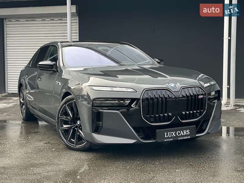 Седан BMW i7 2023 в Киеве