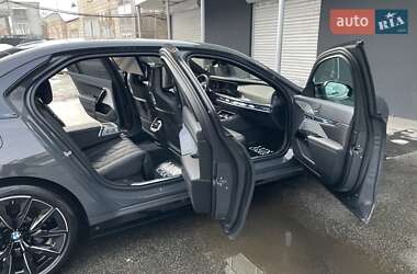 Седан BMW i7 2023 в Киеве