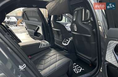 Седан BMW i7 2023 в Киеве